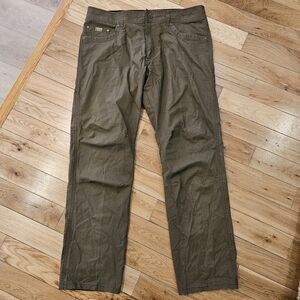 Kuhl Revolvr Mens 36x32 Vintage Patina Dye Hiking Climbing Outdoor Pants Kaki